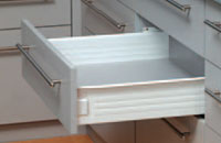 Image Tiroir métallique Innobox blanc avec fond à insertion 118mm x 450mm