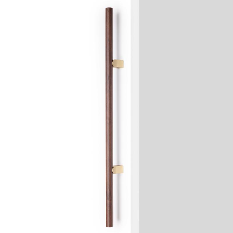 Handle KUMO WOOD BIG ONE V0732 walnut/brass 448 mm back-to-back mounting